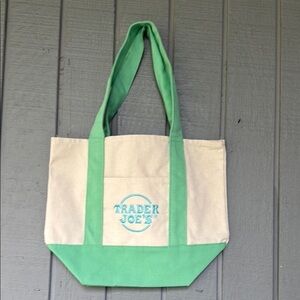 Trader Joe’s Green and Cream Tote Bag lot of 2
